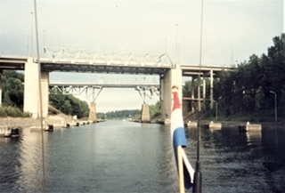 De bruggen over het kanaal bij Södertälje