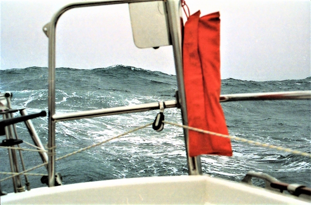 Stevige achterop komende golven