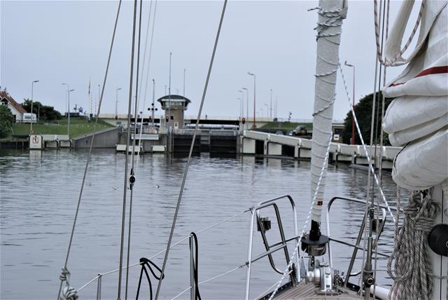  Voor de Tjerk Hiddes sluis in Harlingen