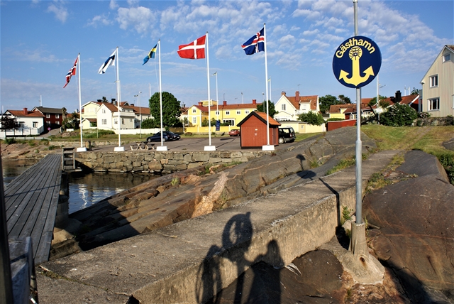 Scandinavische vlaggen in Öregrund