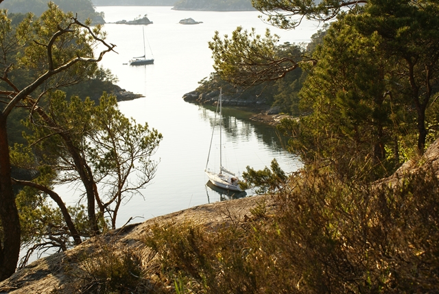 Achter het anker in het schitterende natuurhaventje van Lisøya