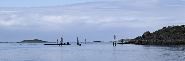 De smalle ondiepe doorgang van de Øyhellesund