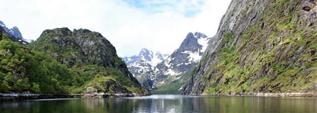 De ingang van de Trollfjord