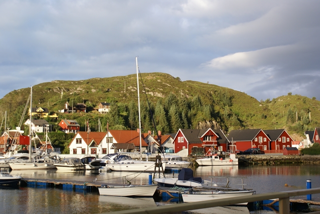 Kalvag met Knutholmen op de achtergrond