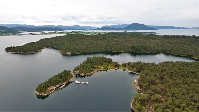 In een prachtige omgeving (Drone foto: Kolbjørn Skjæveland)