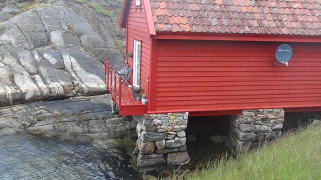  Oorspronkelijk de schuur waar vee tijdelijk werd gestald voor transport over water naar boeren in andere dorpen.