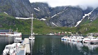  De gemeentelijke steiger in Reine